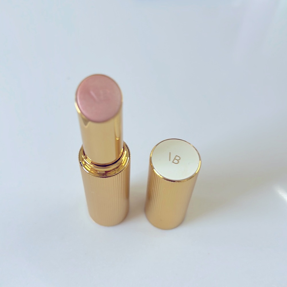 New without box. Victoria Beckham highlighter stick in pearl.